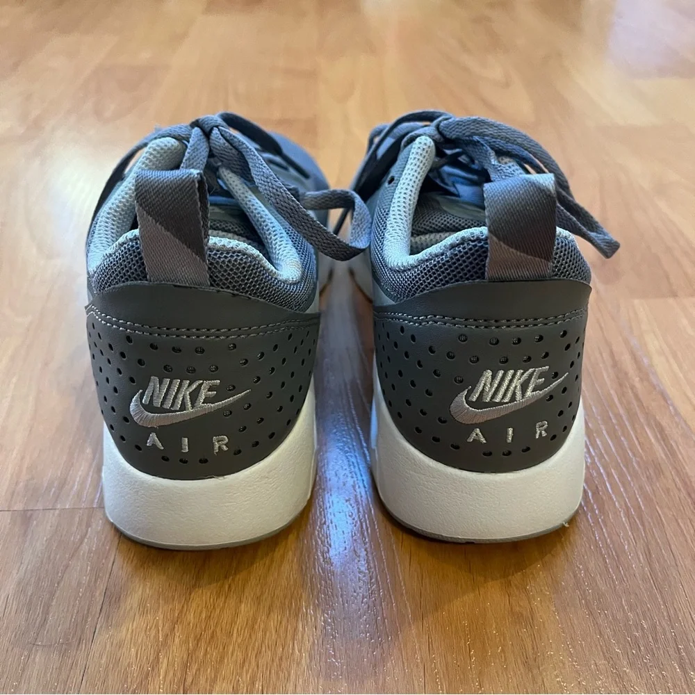 Nike air max tavas running shoes
